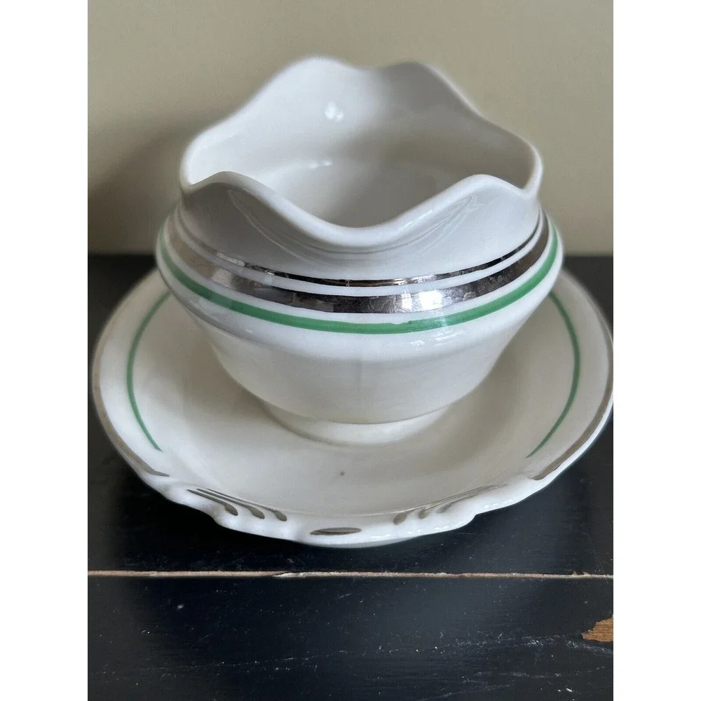 Syracuse Old Ivory Gravy Boat With‎ Attached Under plate